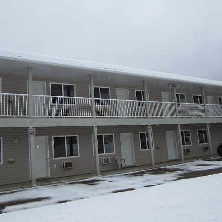 Kacee'S Northern Suites Fort Nelson Kültér fotó