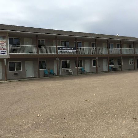 Kacee'S Northern Suites Fort Nelson Kültér fotó