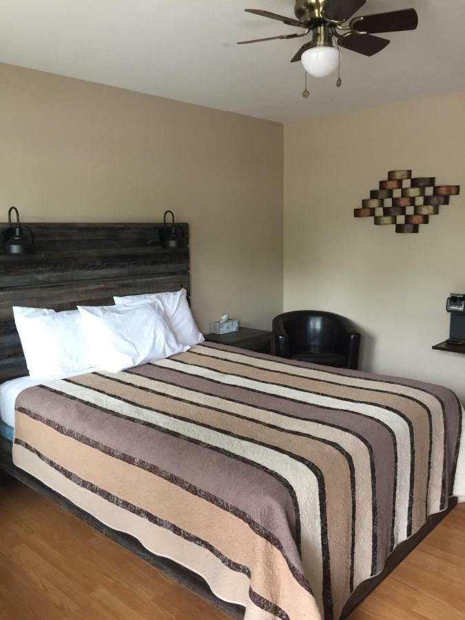 Kacee'S Northern Suites Fort Nelson Kültér fotó